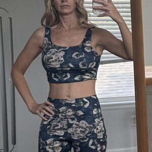 Alo Yoga Set - Floral sports bra and leggings, size Medium